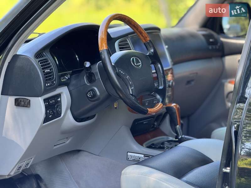Позашляховик / Кросовер Lexus LX 2005 в Косові