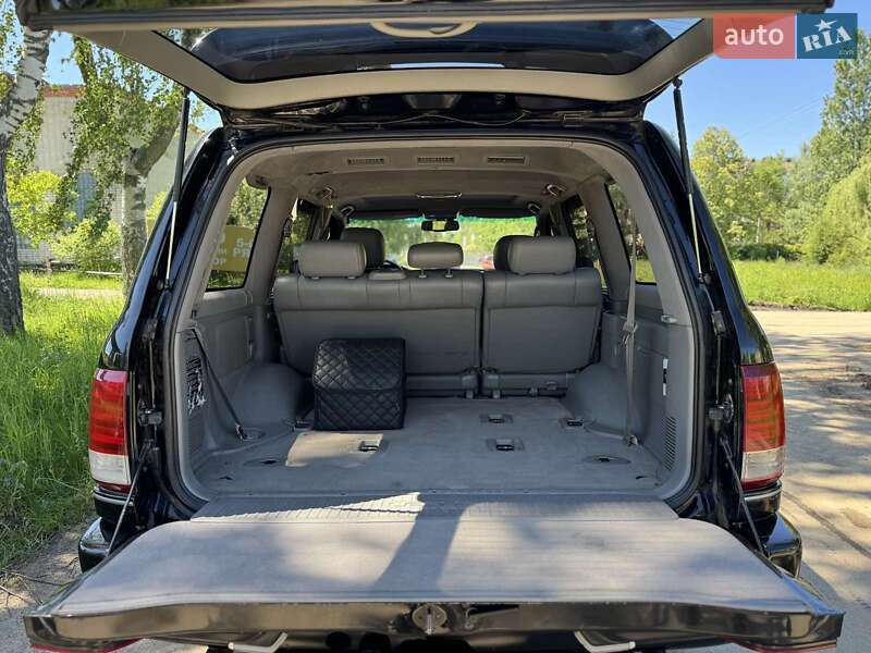 Позашляховик / Кросовер Lexus LX 2005 в Косові