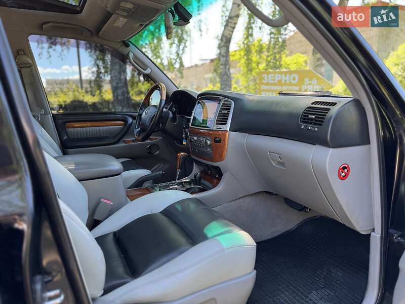 Позашляховик / Кросовер Lexus LX 2005 в Косові