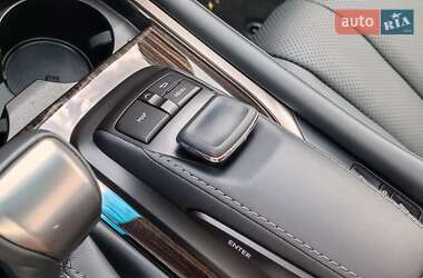 Внедорожник / Кроссовер Lexus LX 2021 в 