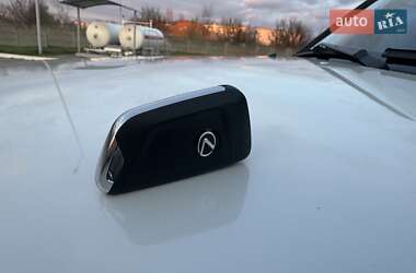 Внедорожник / Кроссовер Lexus LX 2003 в 