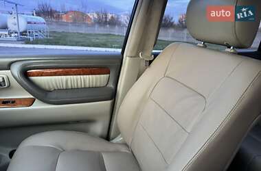 Внедорожник / Кроссовер Lexus LX 2003 в 
