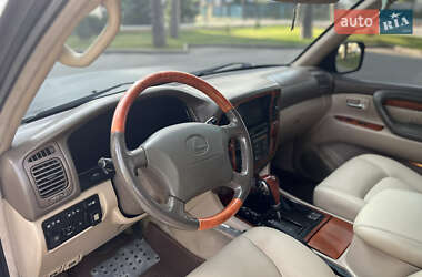 Внедорожник / Кроссовер Lexus LX 2000 в 