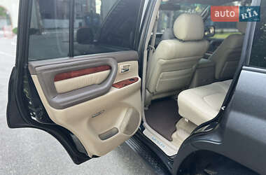 Внедорожник / Кроссовер Lexus LX 2000 в 