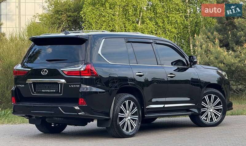Позашляховик / Кросовер Lexus LX 2016 в Рівному