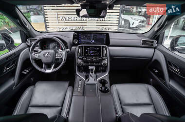Позашляховик / Кросовер Lexus LX 2024 в 