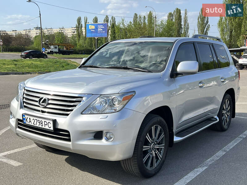 Позашляховик / Кросовер Lexus LX 2010 в 