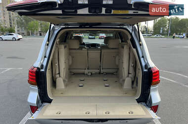 Позашляховик / Кросовер Lexus LX 2010 в 