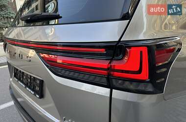Внедорожник / Кроссовер Lexus LX 2022 в 