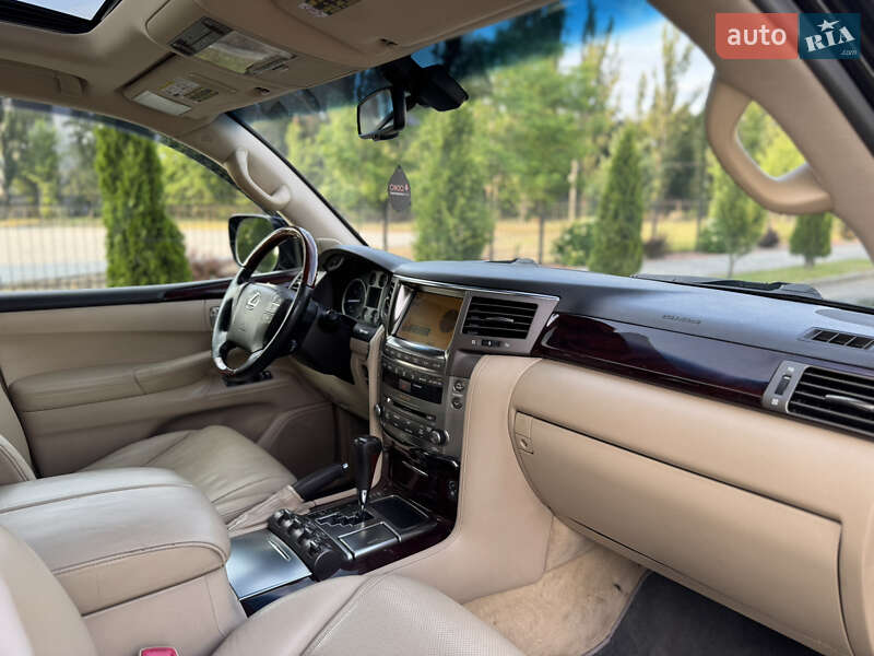 Внедорожник / Кроссовер Lexus LX 2011 в Киеве