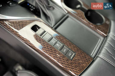 Позашляховик / Кросовер Lexus LX 2023 в 