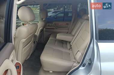 Внедорожник / Кроссовер Lexus LX 2004 в 