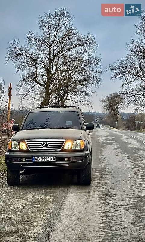 Внедорожник / Кроссовер Lexus LX 2004 в 