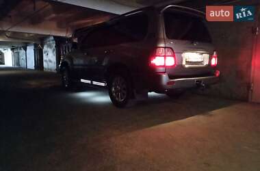 Внедорожник / Кроссовер Lexus LX 2004 в 