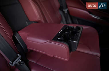 Позашляховик / Кросовер Lexus LX 2022 в 