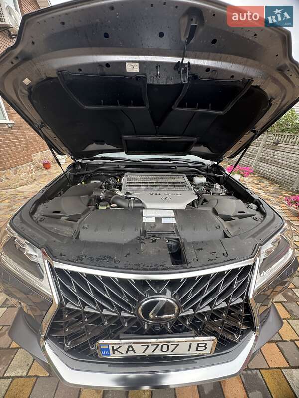 Внедорожник / Кроссовер Lexus LX 2016 в Киеве