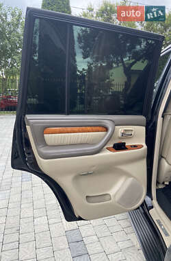 Внедорожник / Кроссовер Lexus LX 2004 в 