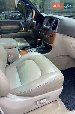 Внедорожник / Кроссовер Lexus LX 2004 в 