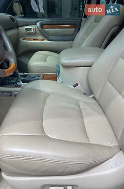Внедорожник / Кроссовер Lexus LX 2004 в 