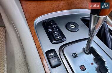 Внедорожник / Кроссовер Lexus LX 2003 в 