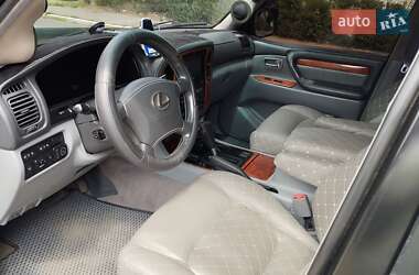 Внедорожник / Кроссовер Lexus LX 2000 в 