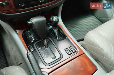 Внедорожник / Кроссовер Lexus LX 2000 в 