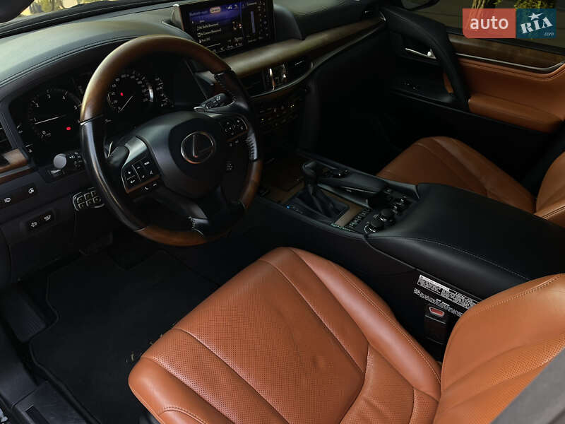 Позашляховик / Кросовер Lexus LX 2017 в Кам'янському