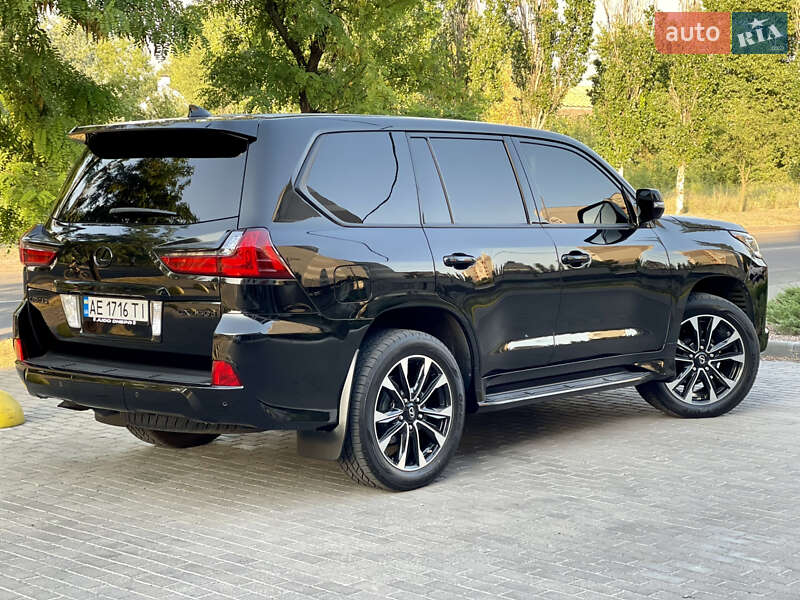Позашляховик / Кросовер Lexus LX 2017 в Кам'янському