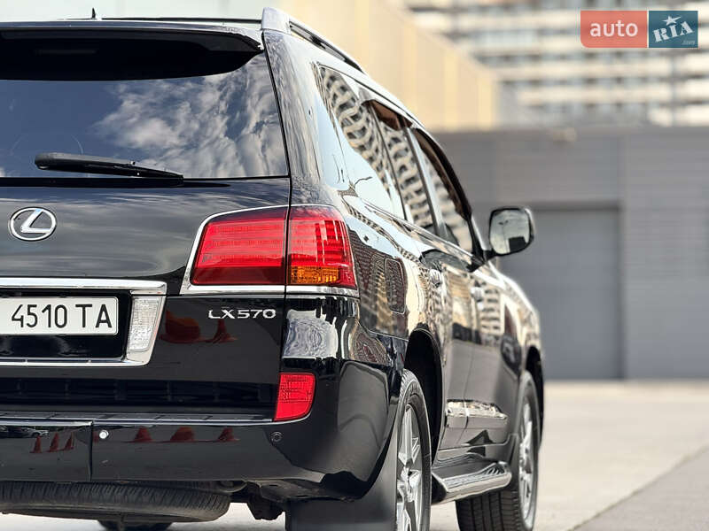 Внедорожник / Кроссовер Lexus LX 2010 в Киеве
