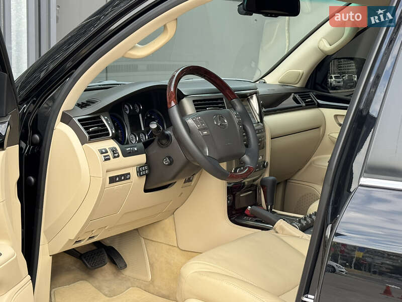 Внедорожник / Кроссовер Lexus LX 2010 в Киеве