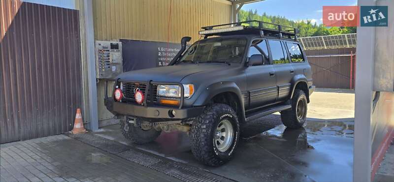 Внедорожник / Кроссовер Lexus LX 1996 в Верховине