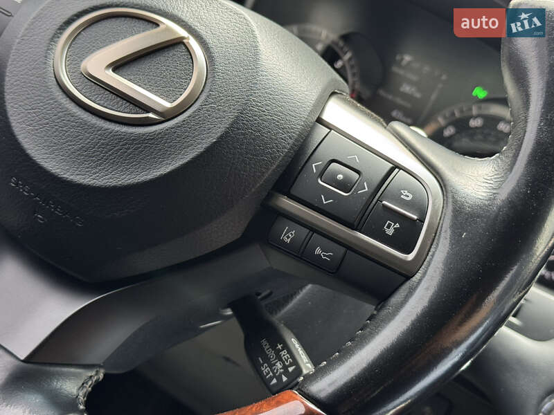Позашляховик / Кросовер Lexus LX 2016 в Києві