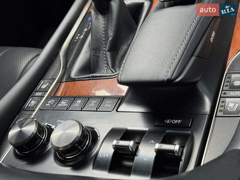 Позашляховик / Кросовер Lexus LX 2016 в Києві