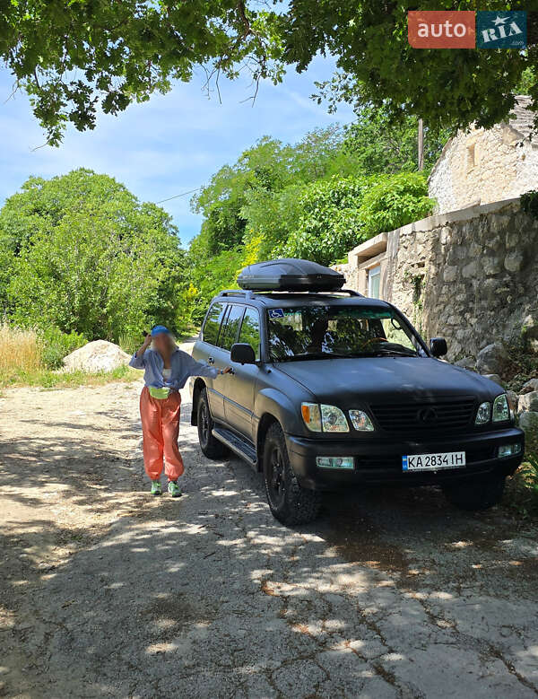 Lexus LX 2005