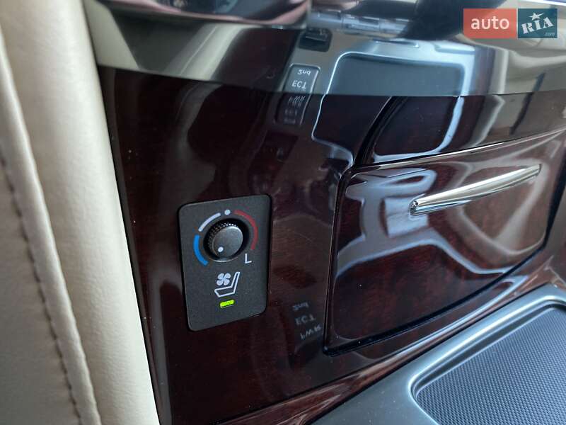 Внедорожник / Кроссовер Lexus LX 2011 в Киеве