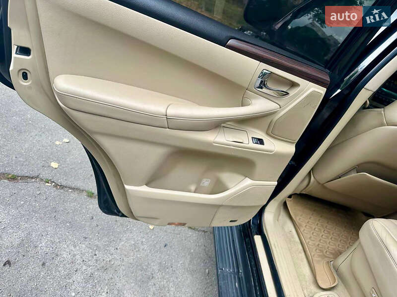 Внедорожник / Кроссовер Lexus LX 2010 в Киеве