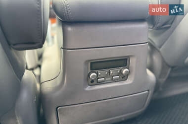 Внедорожник / Кроссовер Lexus LX 2004 в 