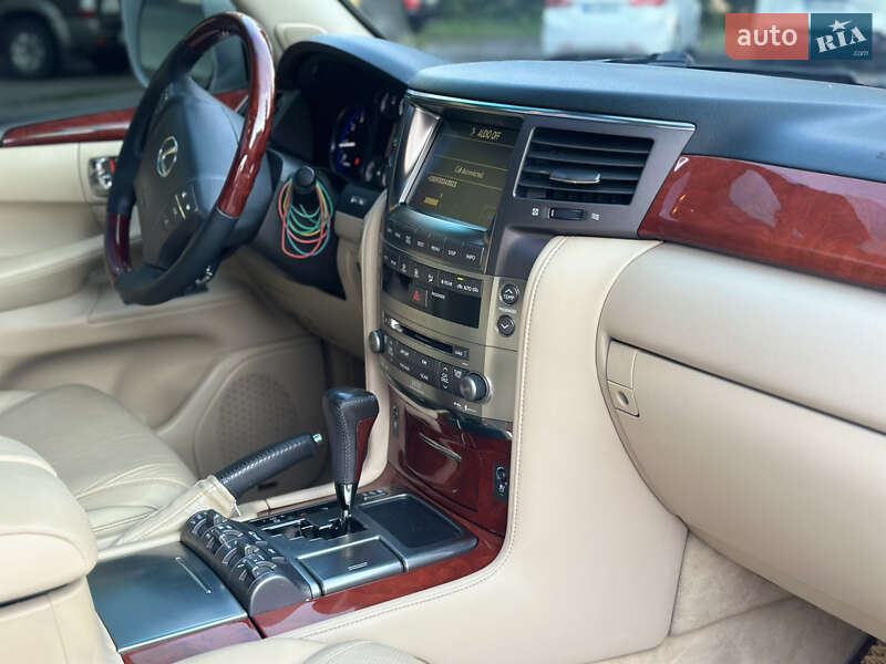 Внедорожник / Кроссовер Lexus LX 2008 в Ровно