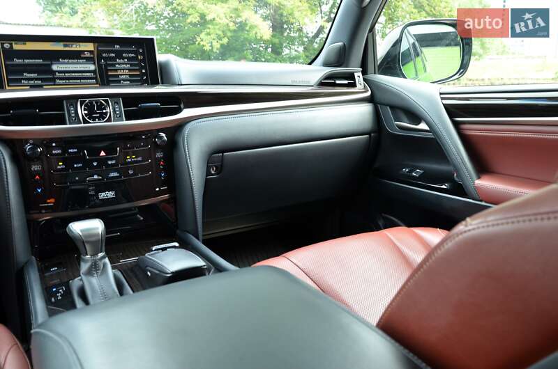 Внедорожник / Кроссовер Lexus LX 2016 в Киеве