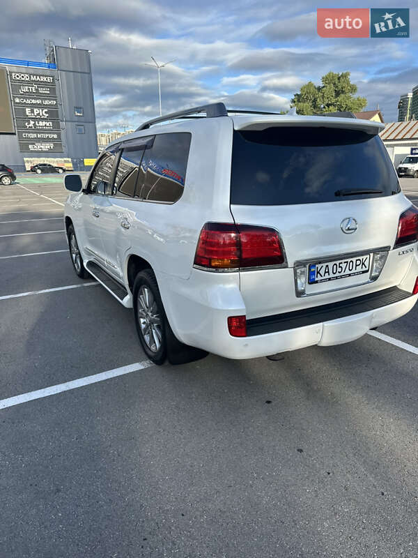 Lexus LX 2011