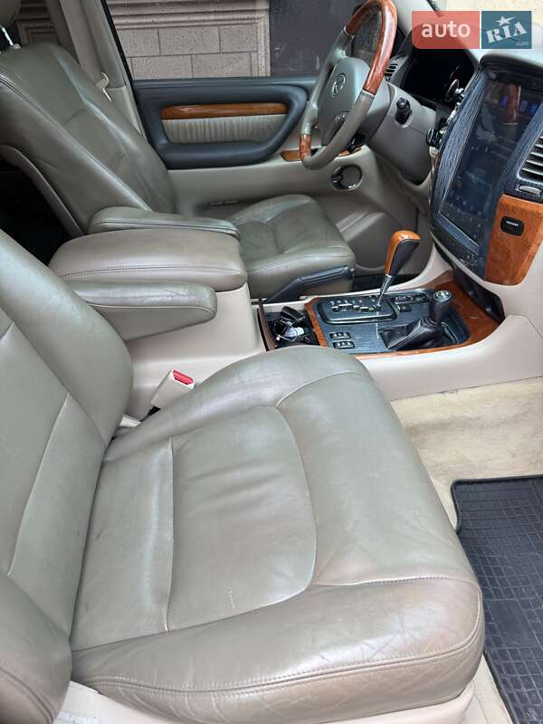 Lexus LX 2004