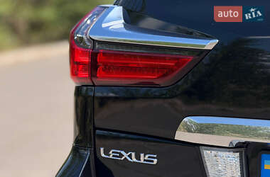 Внедорожник / Кроссовер Lexus LX 2017 в 