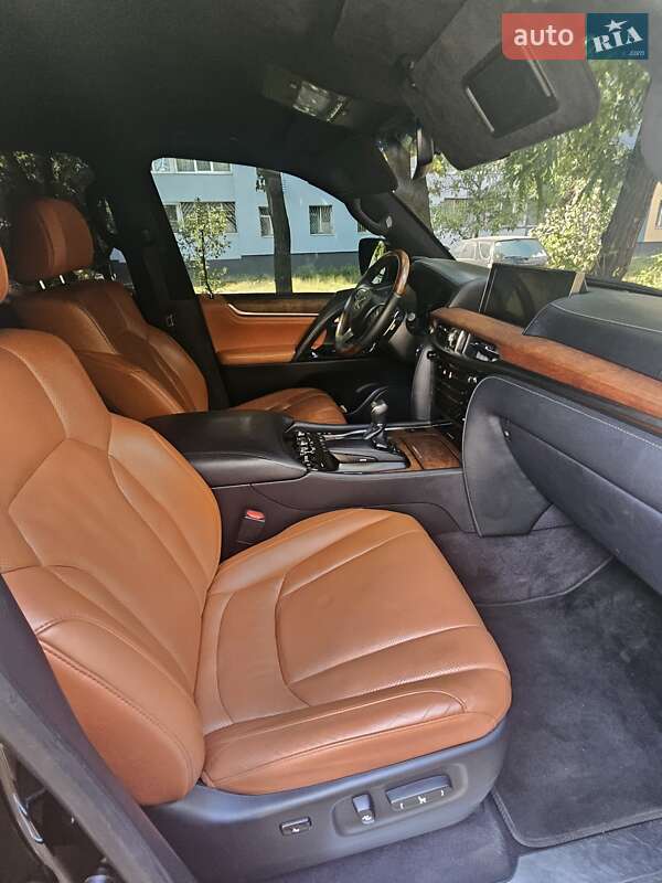 Позашляховик / Кросовер Lexus LX 2016 в Дніпрі