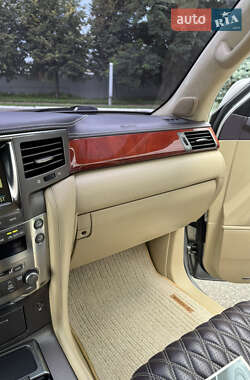 Внедорожник / Кроссовер Lexus LX 2009 в 