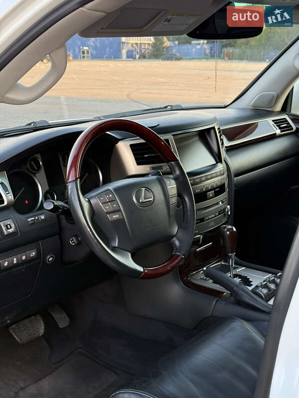 Внедорожник / Кроссовер Lexus LX 2012 в Черновцах