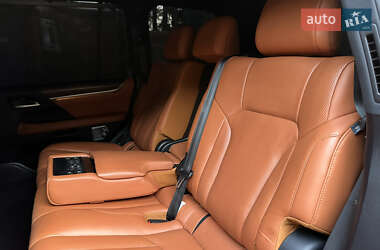Внедорожник / Кроссовер Lexus LX 2017 в 