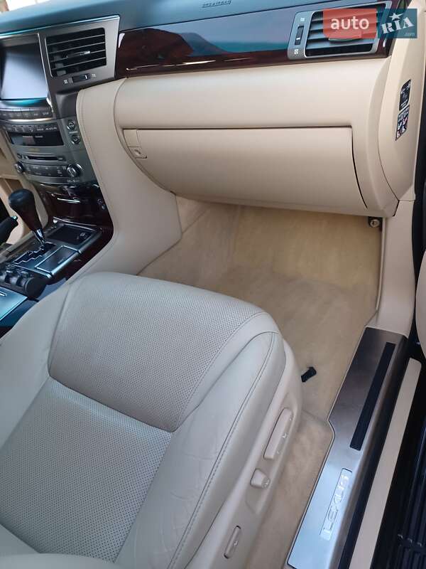 Внедорожник / Кроссовер Lexus LX 2011 в Старой Выжевке