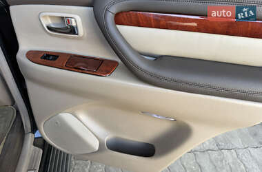 Внедорожник / Кроссовер Lexus LX 2002 в 