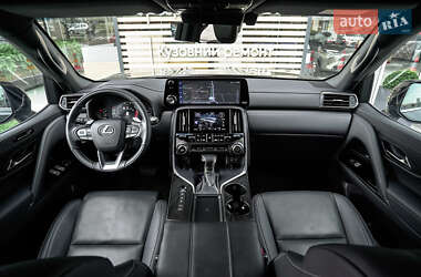 Внедорожник / Кроссовер Lexus LX 2024 в 
