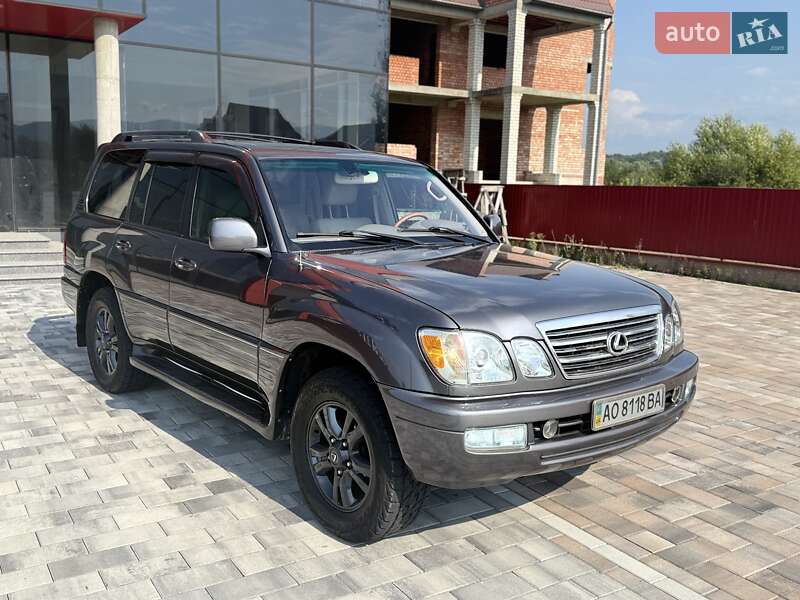 Внедорожник / Кроссовер Lexus LX 2006 в 
